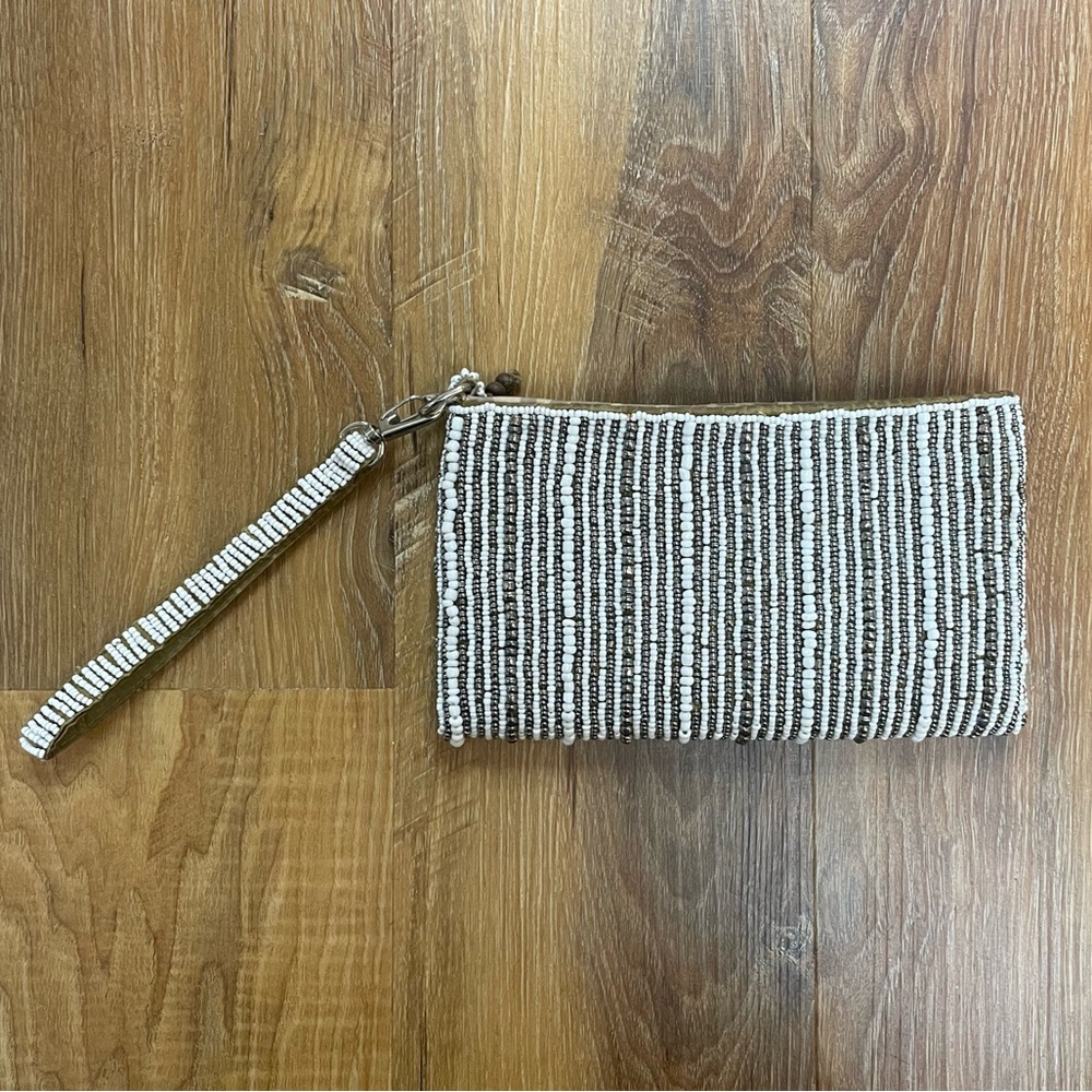 SOLD♥️ Vintage Tommy Bahama beaded clutch - Picture 2 of 5